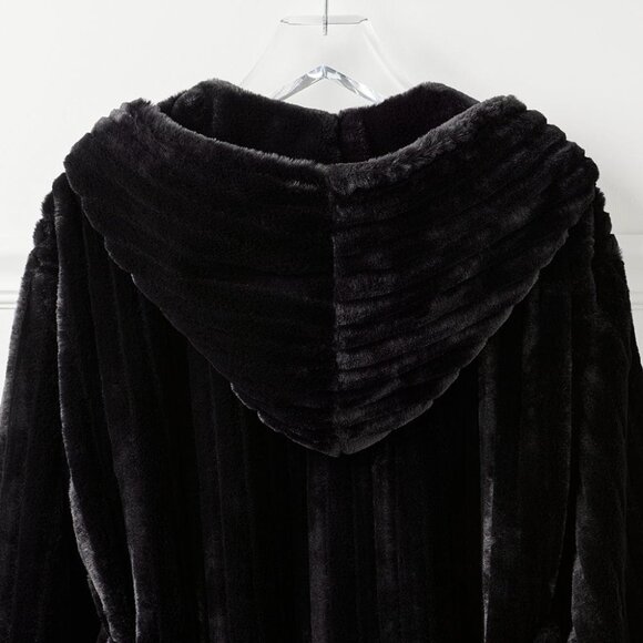 PeachyMink™ by PeachSkinSheets® Luxury Faux Mink Robe – Size M (Black) - Picture 3 of 10